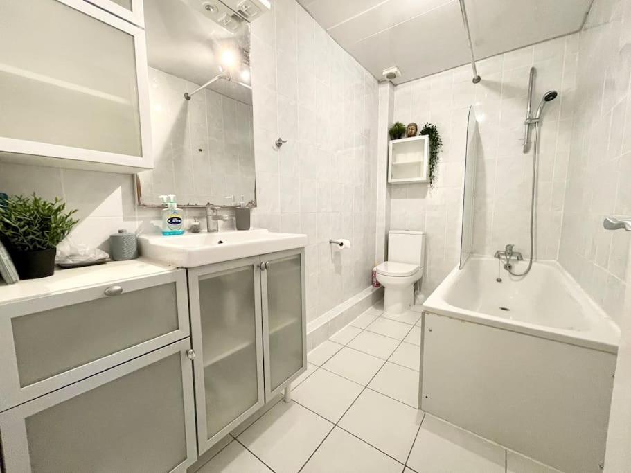 *New* Beautiful 2 Bedroom House In Central Location Лондон Экстерьер фото